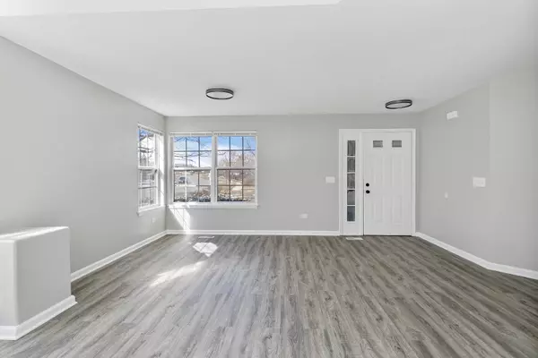 856 Brompton CT, Carol Stream, IL 60188