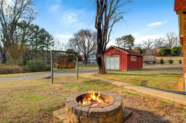 127 Hospital AVE, Lenoir, NC 28645