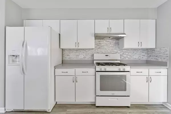 856 Brompton CT, Carol Stream, IL 60188