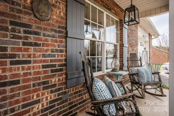 5086 Gateway DR, Claremont, NC 28610