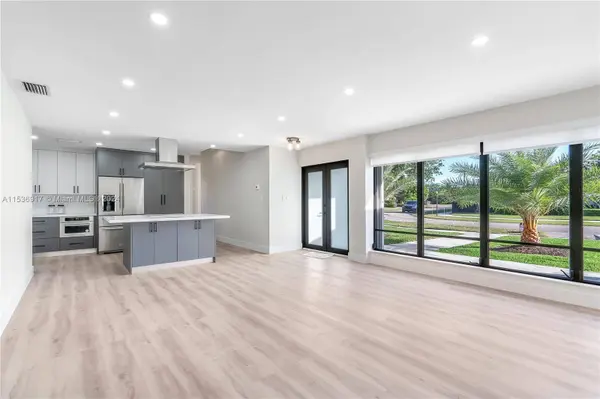 8421 SW 27th Ter, Miami, FL 33155