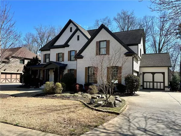 2415 Etienne LN, Cumming, GA 30041