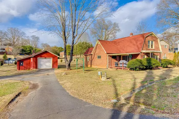 127 Hospital AVE, Lenoir, NC 28645