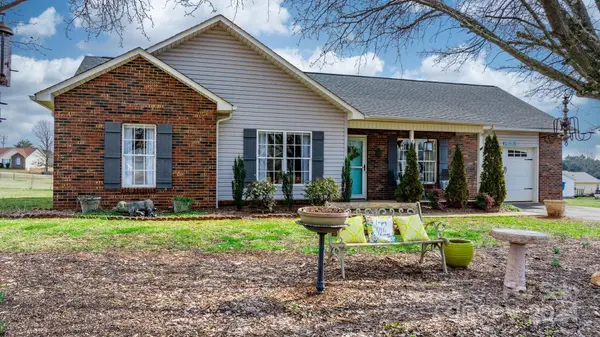 5086 Gateway DR, Claremont, NC 28610