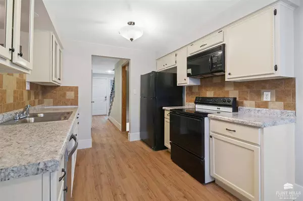 415 Timberwick PL, Manhattan, KS 66502