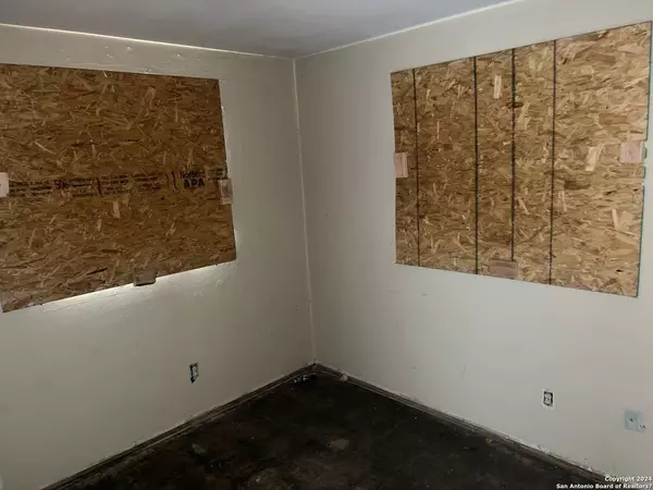 1803 PASO DEL SUR ST, San Antonio, TX 78207-7157