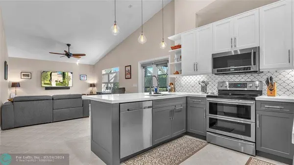 9821 SW 15th Dr, Plantation, FL 33324