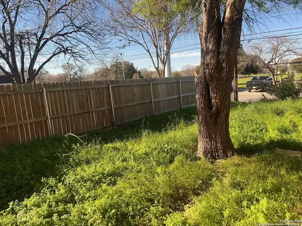 1803 PASO DEL SUR ST, San Antonio, TX 78207-7157