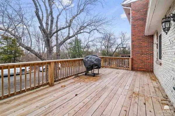 415 Timberwick PL, Manhattan, KS 66502