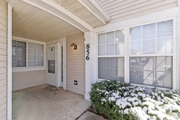 856 Brompton Court, Carol Stream, IL 60188