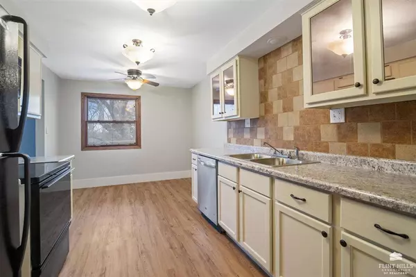 415 Timberwick PL, Manhattan, KS 66502