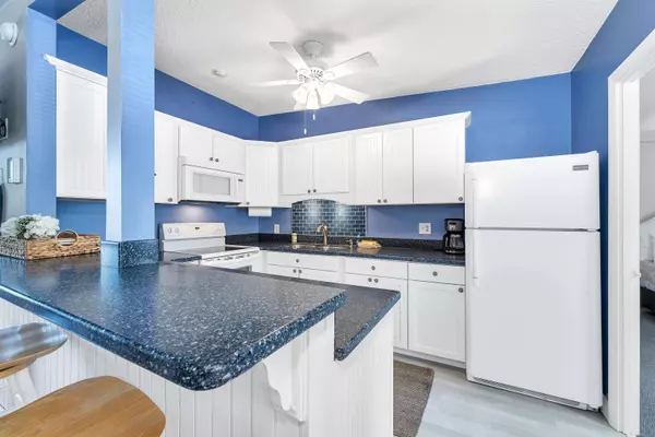 75 Treetop CIR #33, Laconia, NH 03246