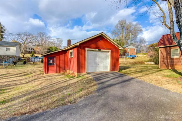 127 Hospital AVE, Lenoir, NC 28645