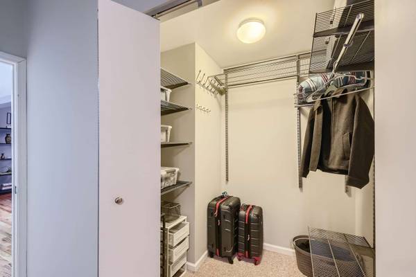 958 W Cuyler AVE #2N, Chicago, IL 60613