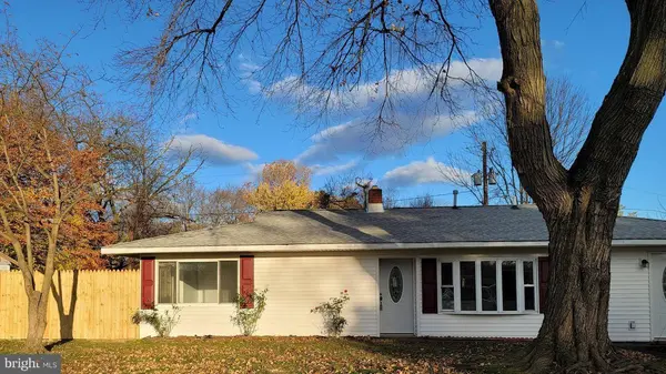 13 KULLEN DR, Newark, DE 19713