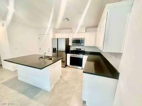 3525 Grecian Queen Avenue, Las Vegas, NV 89106