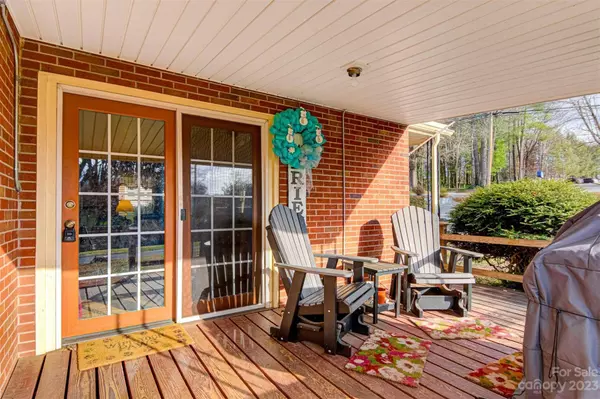 127 Hospital AVE, Lenoir, NC 28645