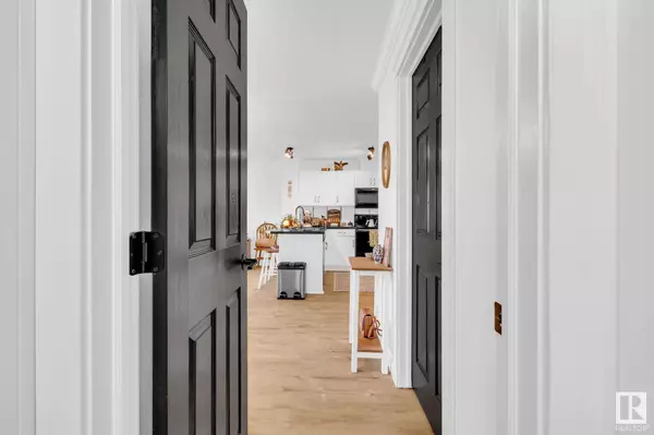 #311 2208 44 AV NW, Edmonton, AB T6T 0G6