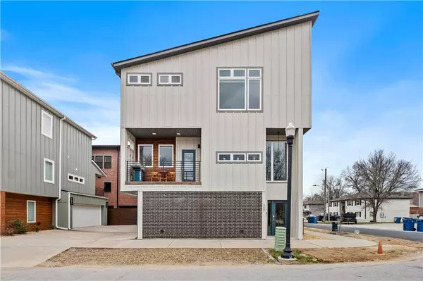 347 6th St, Bentonville, AR 72712