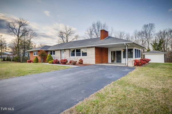 312 Castle Oaks DR, Kingsport, TN 37663