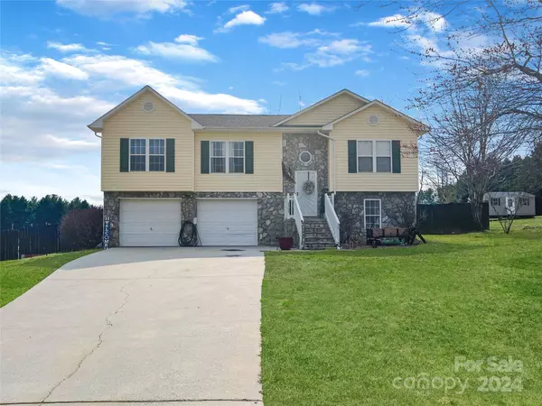 2309 Macarthur LN, Hudson, NC 28638