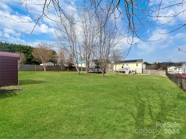 2309 Macarthur LN, Hudson, NC 28638