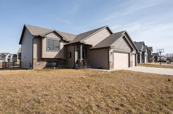 2349 Starburst DR SW, Rochester, MN 55902