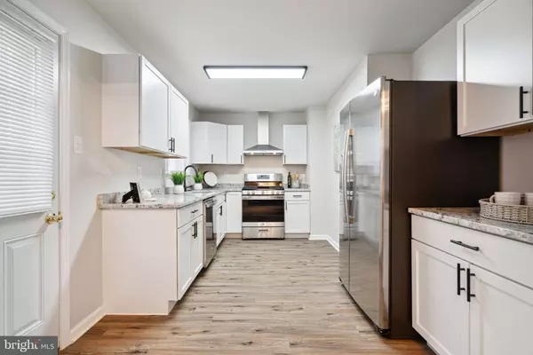 900 BIRCHWOOD DR, Newark, DE 19713