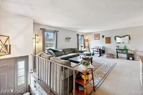 574 HUNTINGTON Drive, Adrian, MI 49221