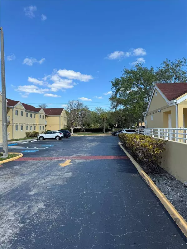 13820 SW 112th St #108, Miami, FL 33186