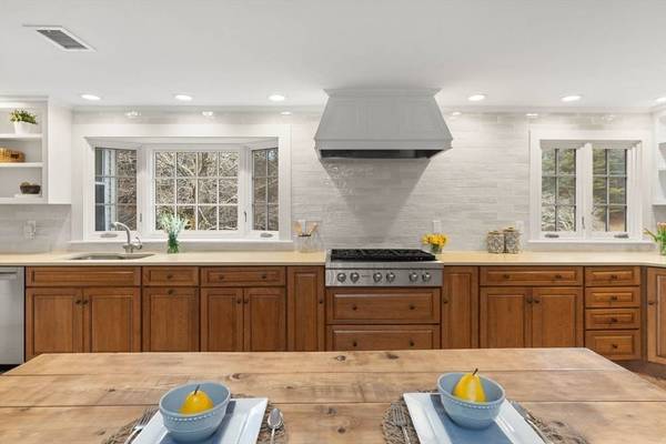 250 Cutler Rd, Hamilton, MA 01982