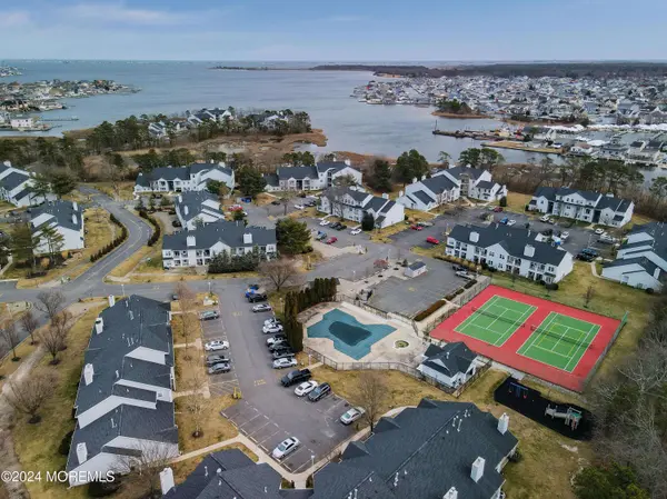 620 Waters Edge Drive, Toms River, NJ 08753