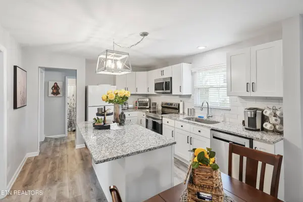 282 W Newton St, Alcoa, TN 37701