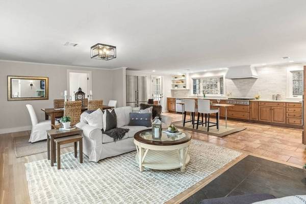 250 Cutler Rd, Hamilton, MA 01982