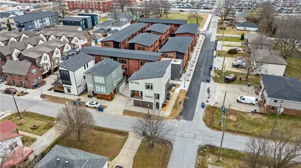 347 6th St, Bentonville, AR 72712