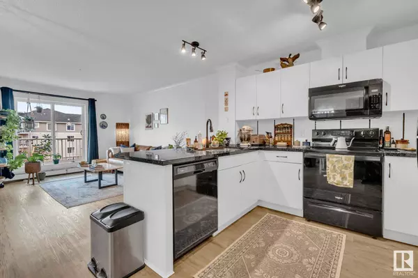 #311 2208 44 AV NW, Edmonton, AB T6T 0G6