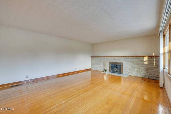 312 Castle Oaks DR, Kingsport, TN 37663