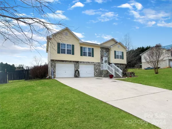 2309 Macarthur LN, Hudson, NC 28638