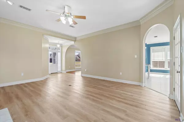 5852 MOURNING DOVE DR, Baton Rouge, LA 70817