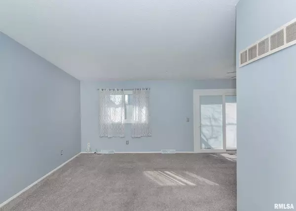 4023 LILLIE AVE #108, Davenport, IA 52806