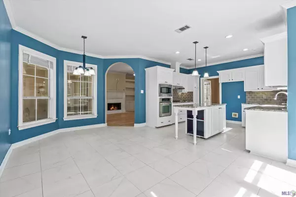 5852 MOURNING DOVE DR, Baton Rouge, LA 70817