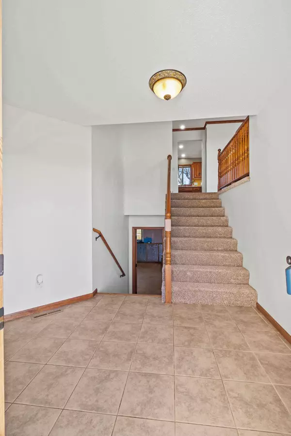 938 14th AVE NE, Saint Joseph, MN 56374