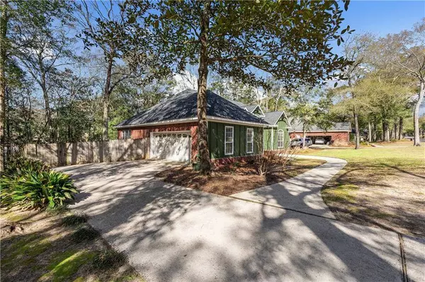 9810 Potomac Ridge DR, Mobile, AL 36695