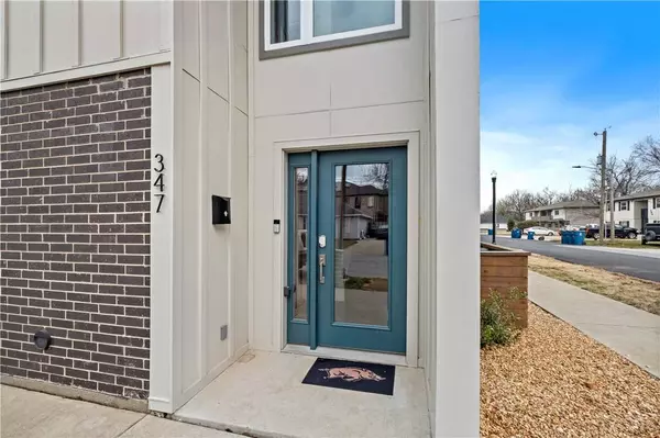 347 6th St, Bentonville, AR 72712