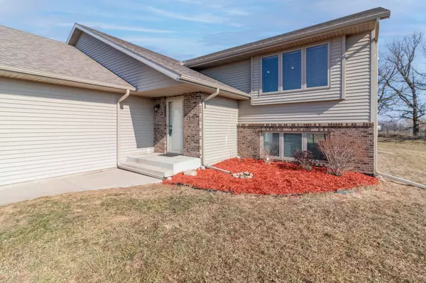 938 14th AVE NE, Saint Joseph, MN 56374