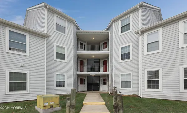 620 Waters Edge Drive, Toms River, NJ 08753