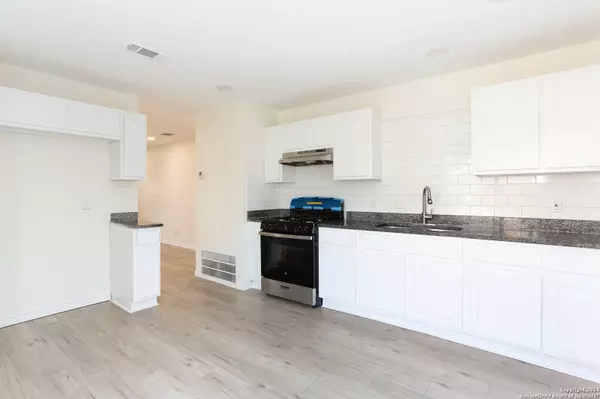 8607 LITTLE WOLF ST, San Antonio, TX 78242-2732