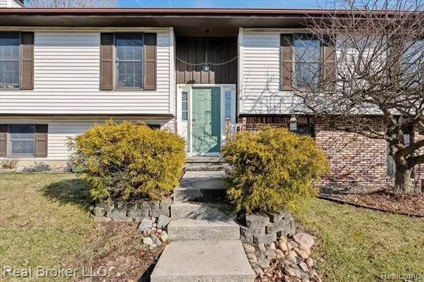 574 HUNTINGTON Drive, Adrian, MI 49221