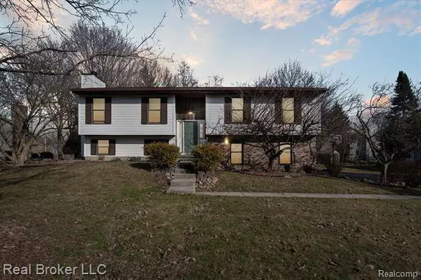 574 HUNTINGTON Drive, Adrian, MI 49221