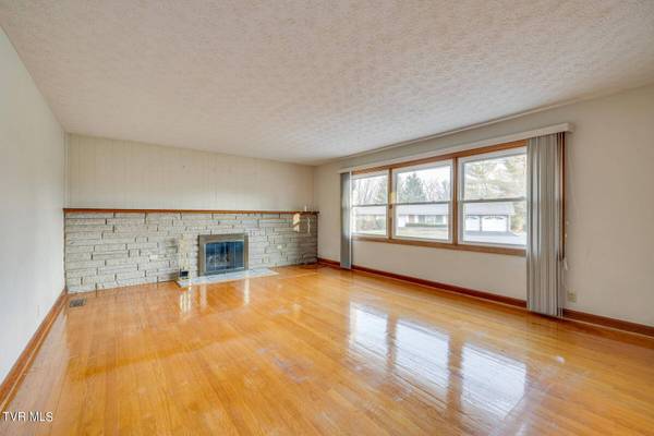 312 Castle Oaks DR, Kingsport, TN 37663